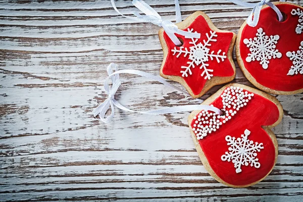 Gingerbread çerezleri vintage ahşap tahta tatil kavramı