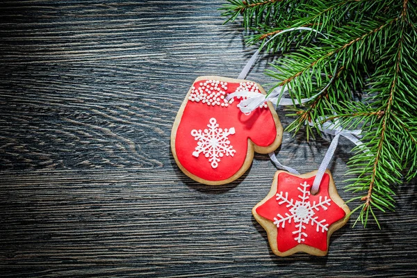 Köknar ağacı dal Noel gingerbread ahşap tahta üzerinde