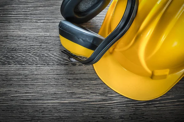 Emanet kap etkilidirler ahşap tahta üzerinde