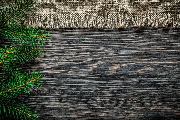 Vintage ramo di pelliccia di iuta su tavola di legno sfondo di Natale — Foto Stock