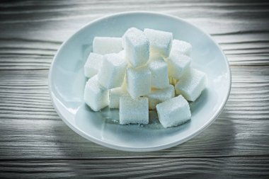 Kahve fincan tabağı vintage ahşap tahta üzerinde kesme şeker