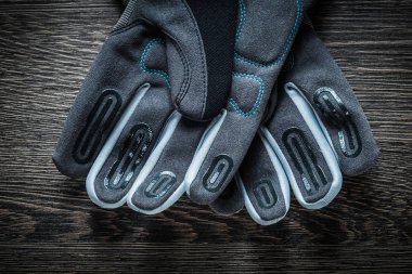 Çift ahşap tahta üzerinde Emanet eldiven