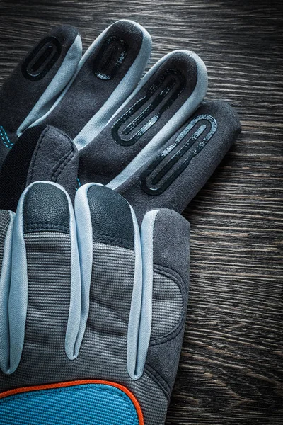 Antika ahşap tahta üzerinde çalışma eldiven