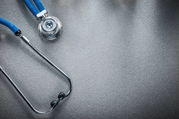 Stetoscopio medico su sfondo grigio copia spazio medicina conce — Foto Stock