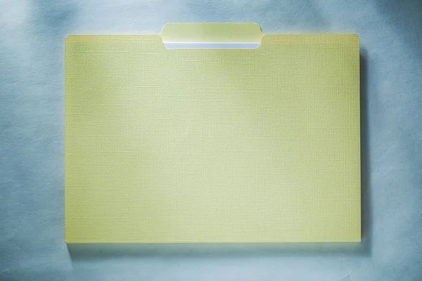 Beyaz arka plan üzerinde kağıt klasör — Stok fotoğraf