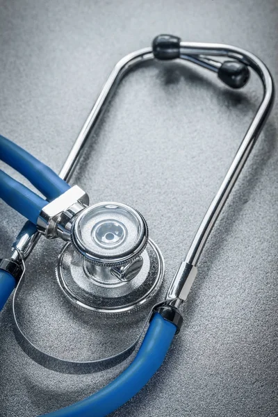 Stetoskop gri arka plan tıp kavramı üzerinde