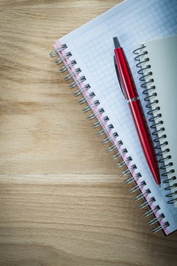 Sarmal copybooks kalem ahşap tahta üzerinde