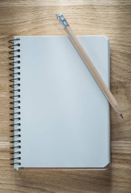 Vintage sarmal not defteri kalem ahşap tahta üzerinde