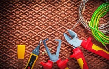 Yalıtım striptizci kesici elektrik kablo test edicisi dielectri üzerinde