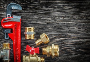 Sıhhi tesisat ayarlanabilir anahtarı dişli boru ekleme parçaları üzerindeki Vana su