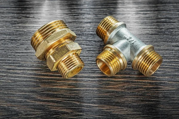 T-tube pipe connector threaded fitting on vintage wooden board — Stock Photo, Image