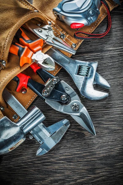 Deri bina kemer inşaat ahşap tahta üzerinde takım ile