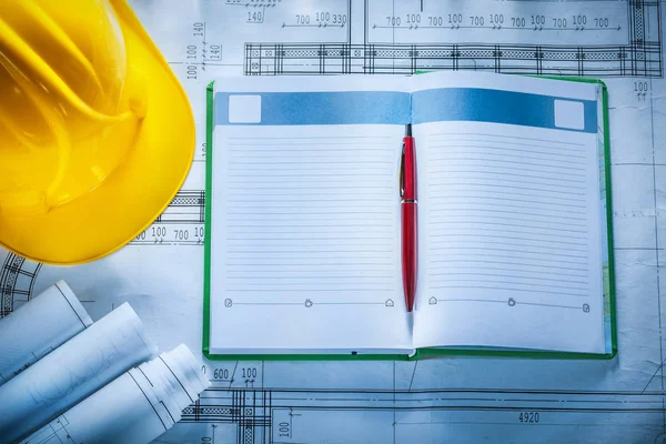 Kalem baret inşaat planları not etmek üstünde blueprint