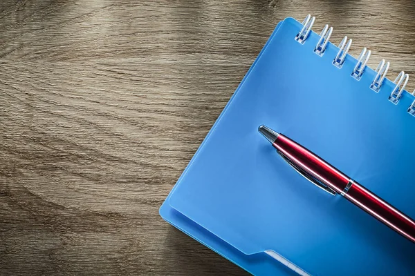 Ballpoint pen spiral copybook on wooden board — Stock Photo, Image