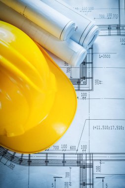 Kask inşaat çizimleri planı üzerinde bina Emanet