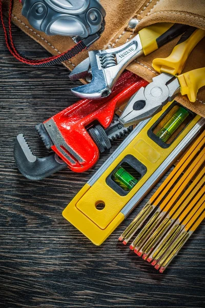 Kemer inşaat ahşap tahta üzerinde takım bina