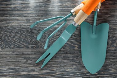 Tarım araçları ahşap tahta üzerinde