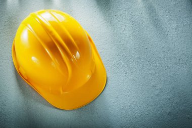 Beton zemin üzerine zor şapka