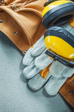 Beton backgro üzerinde etkilidirler kemer Emanet bina deri eldiven