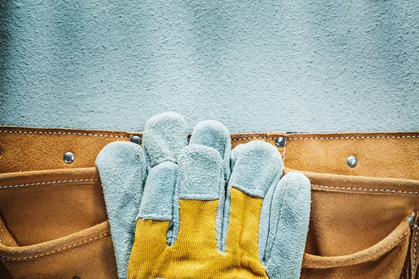 皮革工具皮带安全手套的具体背景 — 图库照片