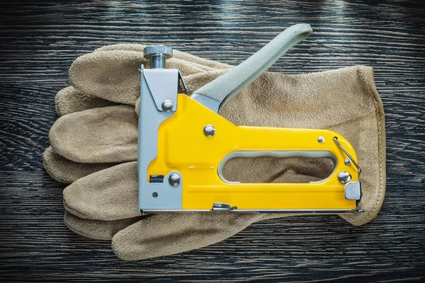 Stavební sešívačka kožené ochranné rukavice — Stock fotografie