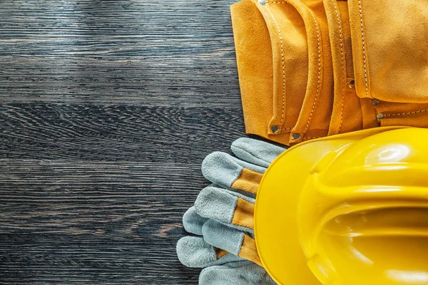 Leather tool belt building helmet protective gloves on wooden bo — Stock Photo, Image