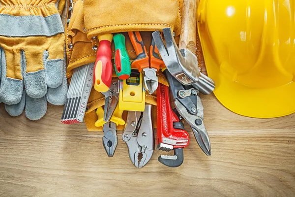 建筑工装工具带安全手套安全帽 — 图库照片