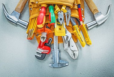 Kemer inşaat beton zemin üzerine takım