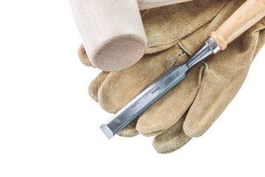 Koruyucu eldiven tahta çekiç üzerinde beyaz izole kalem ucu