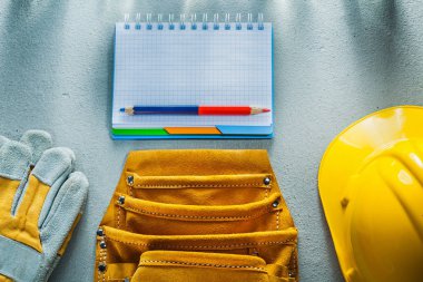 Kask defter kalem alet kemeri c bina koruyucu eldivenler