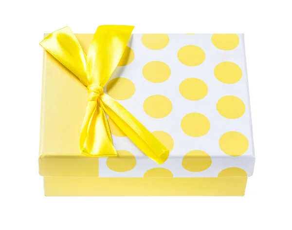 白で隔離黄色のプレゼント ボックス — ストック写真