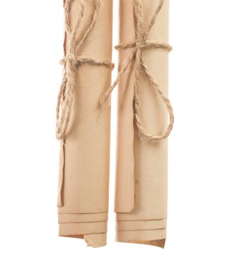 Beyaz izole kağıtları kadar haddelenmiş vintage