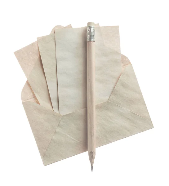 老式信封纸铅笔被隔离在白色 — 图库照片
