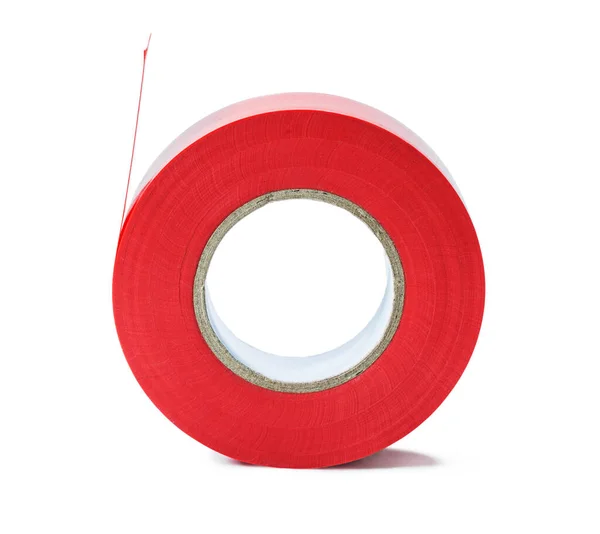 Червоний рулон ізоляційної стрічки ізольовано на білому — стокове фото