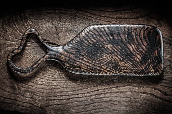 Σκούρα σανίδα σερβιρίσματος σε vintage ξύλο — Φωτογραφία Αρχείου