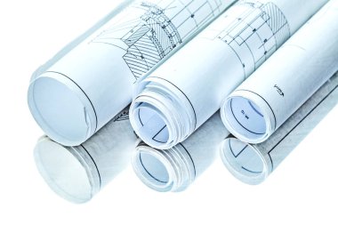 Ayna üzerinde üç yuvarlanmış izole plan