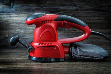 elektrikli el aletleri ahşap zımparalama mashine üzerinde koyu renkli ahşap b