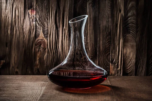 Decanter with red wine on vintage background — Stock Photo, Image