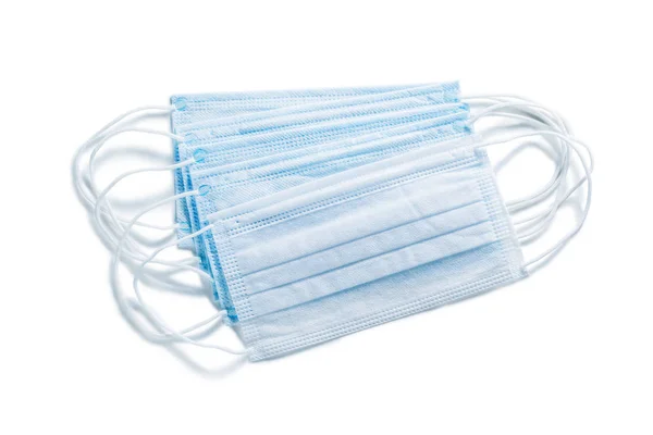Medische hulpmiddelen stapel van blauwe steriele griep maskers geïsoleerde medische t — Stockfoto
