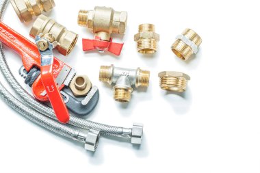 Tesisat aletleri ayarlanabilir boru tesisatları beyaz üzerine izole