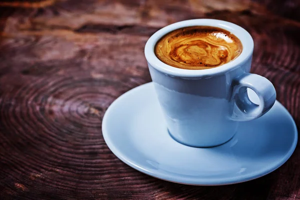 Pequeña Taza Cerámica Blanca Con Café Pie Platillo —  Fotos de Stock