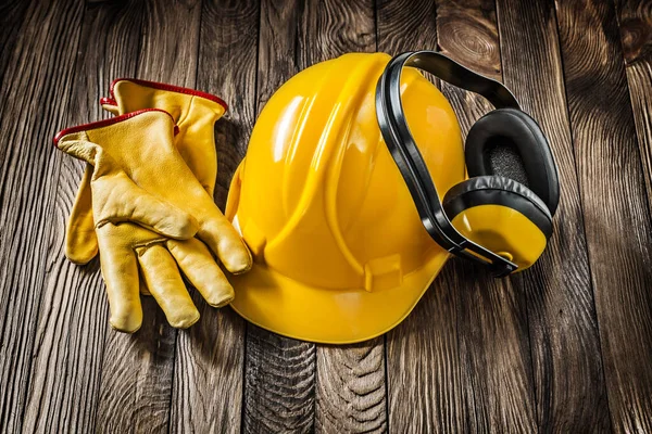 Construção Sawety Desgaste Ferramentas Capacete Amarelo Luvas Couro Fones Ouvido — Fotografia de Stock