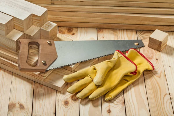 Sierra Manual Guantes Trabajo Amarillos Sobre Materiales Madera — Foto de Stock