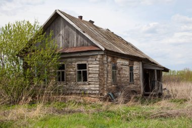 Rus köy eski terk edilmiş evde
