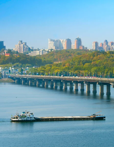 Chiatta su un fiume Dnipro a Kiev — Foto Stock