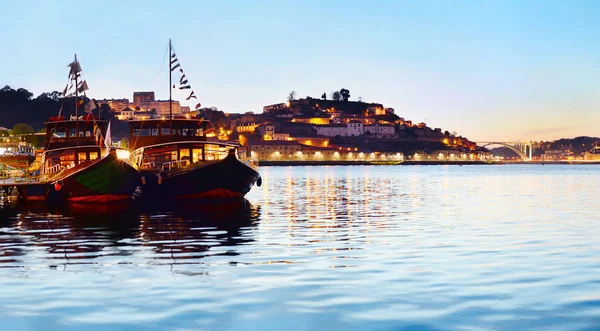 Barcos portugueses en el crepúsculo — Foto de Stock