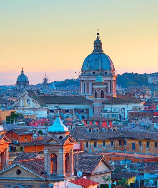Цветной Старый город Рима, Италия — стоковое фото