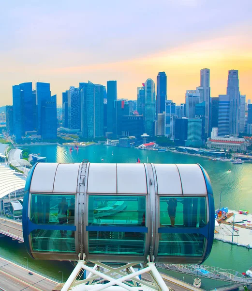 Singapore Flyer cabin and Singapore Downtown — Stock Photo, Image