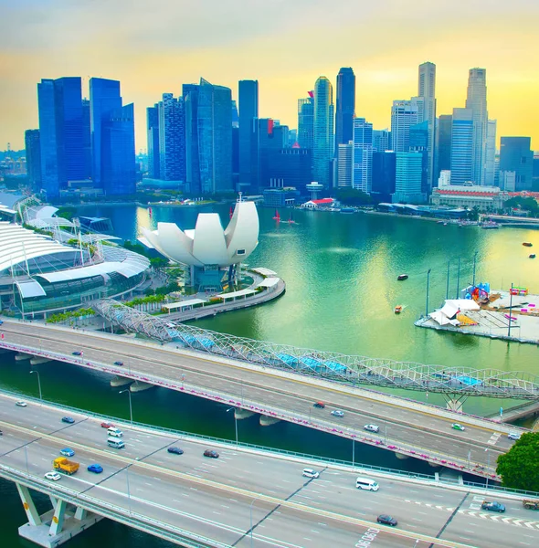 Vue du centre-ville de Singapour au coucher du soleil — Photo