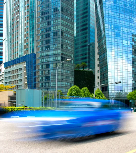 Bilen Rör Sig Snabbt Singapore Downtown Lång Exponering — Stockfoto